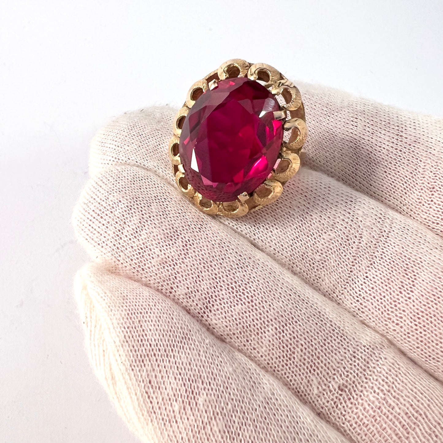 Warsaw Poland 1960s. Vintage 18k Gold Synthetic Sapphire Cocktail Ring. 11.2gram