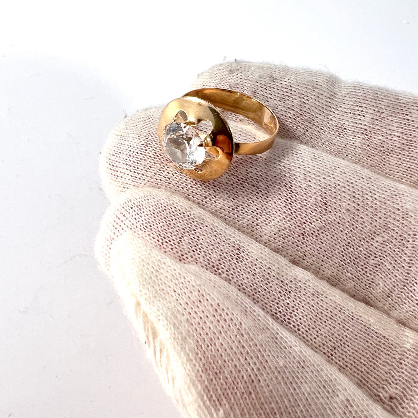 Hedberg, Sweden 1976. Vintage 18k Gold Rock Crystal Ring.