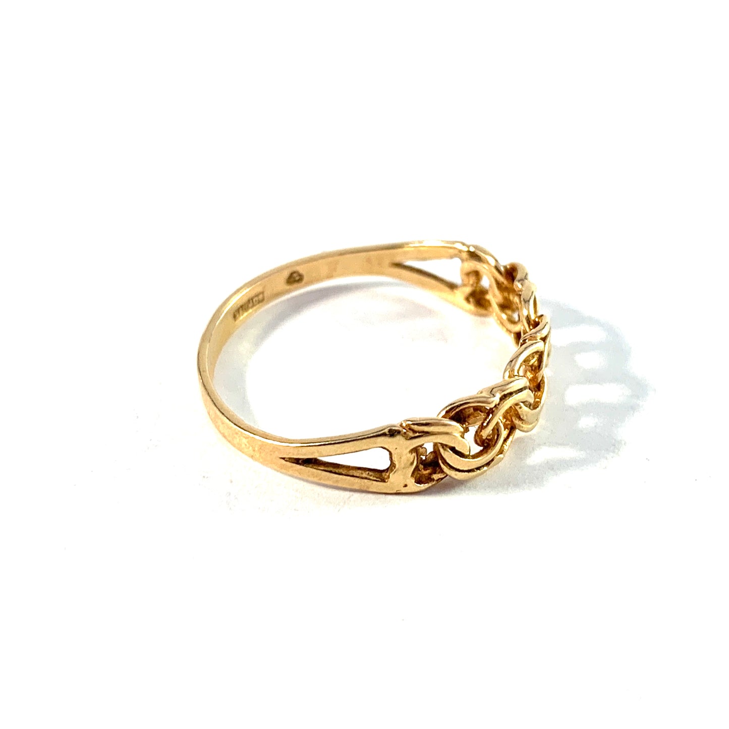 Bronsil, Sweden, Vintage 1970s 18k Gold Bismarck Ring.