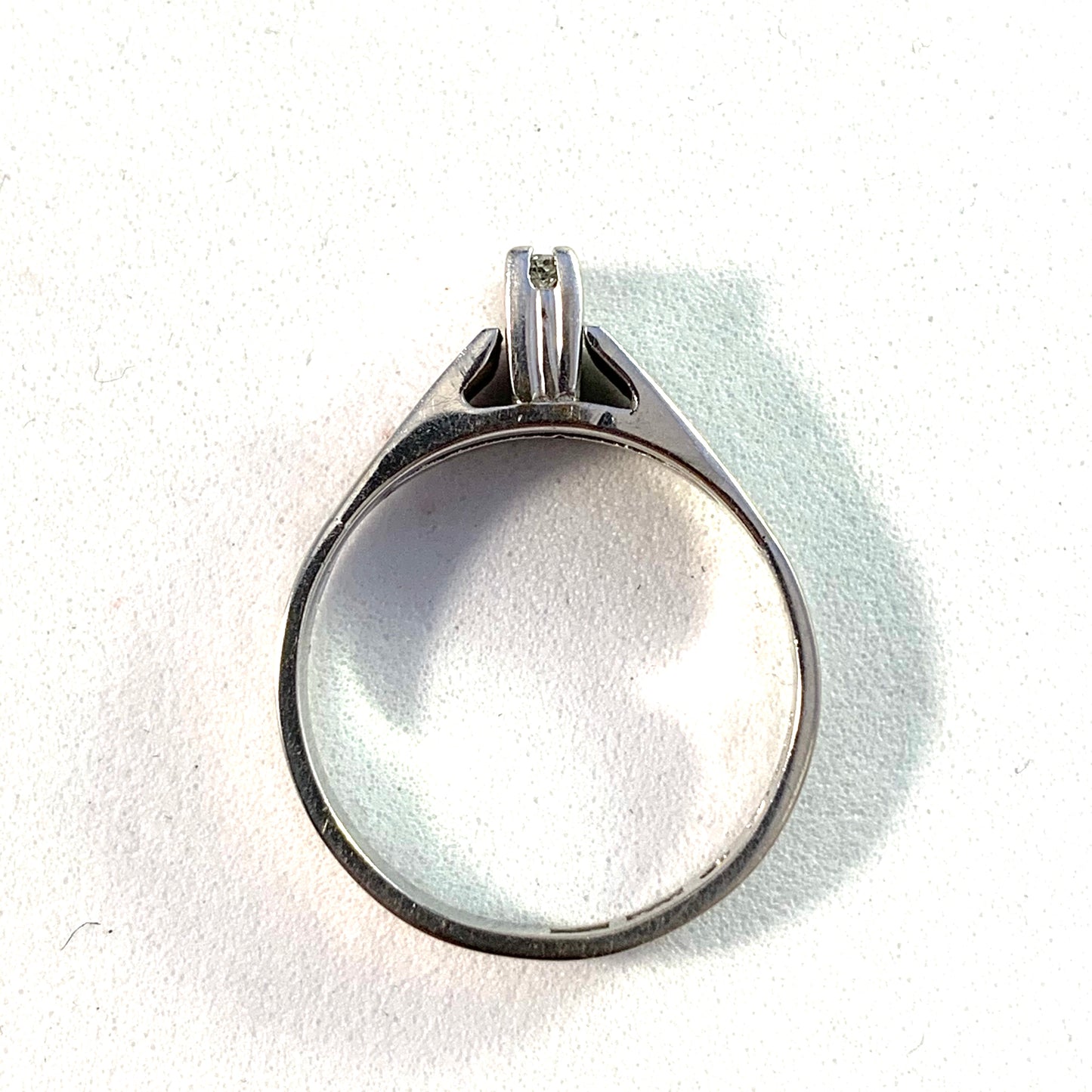 Rolf Nilsson, Sweden year 1976 Vintage 18k White Gold Diamond Engagement Ring.