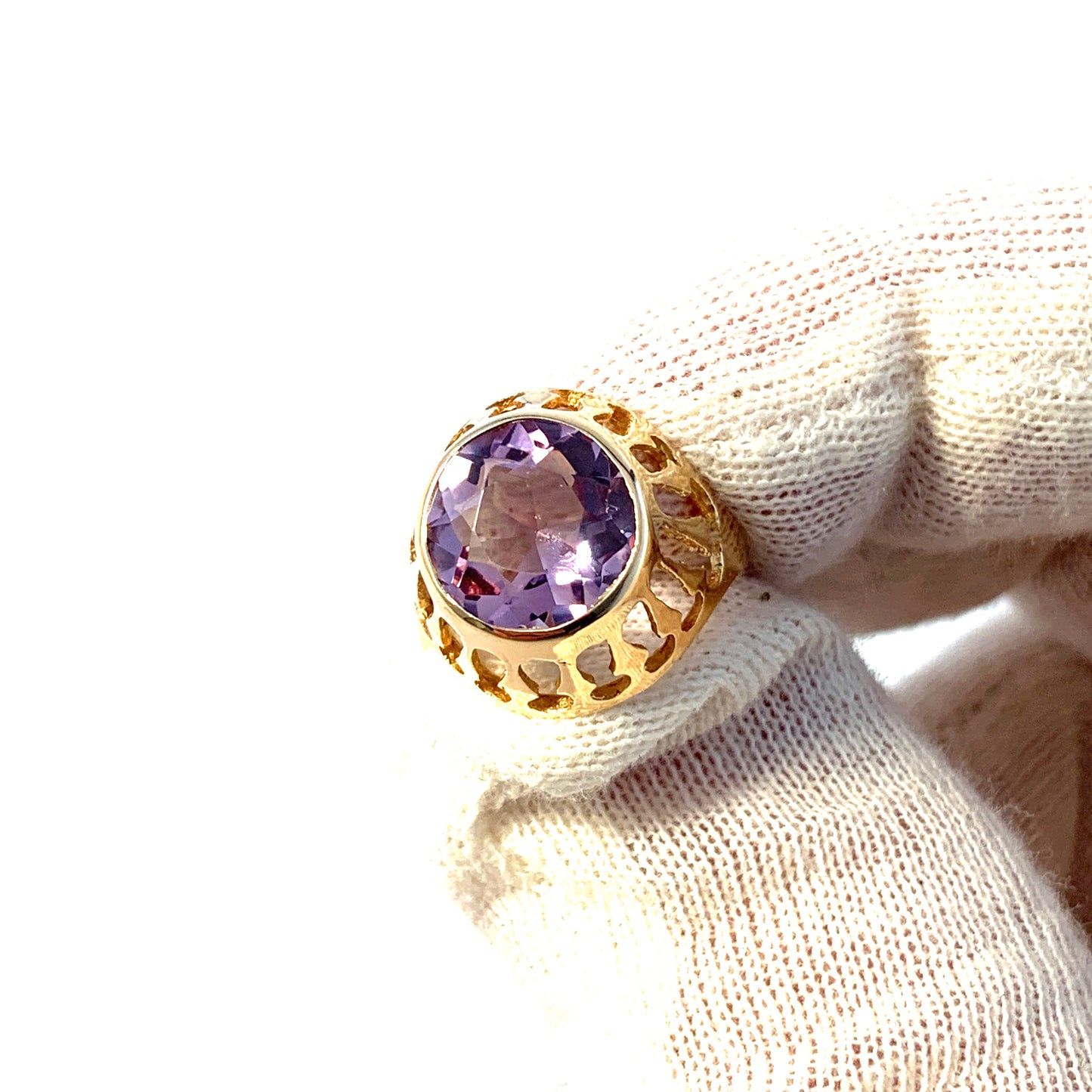 Örneus, Sweden 1971. Vintage 18k Gold Amethyst Ring.