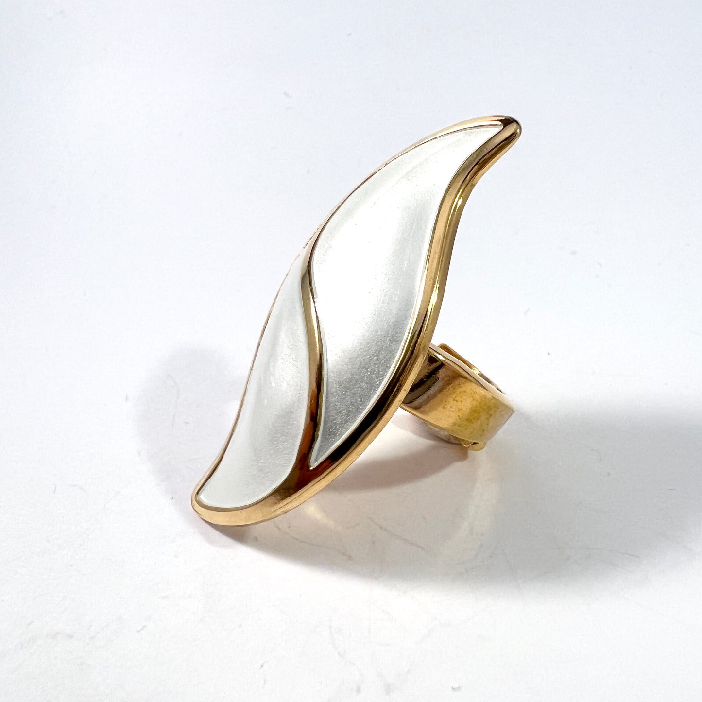 Synnøve Korssjøen, for David Andersen, Norway. Bold Vintage Sterling Silver White Enamel Ring.