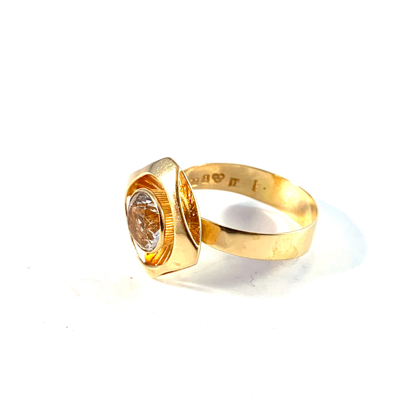 Bergman, Sweden 1960s. Vintage 18k Gold Rock Crystal Ring.