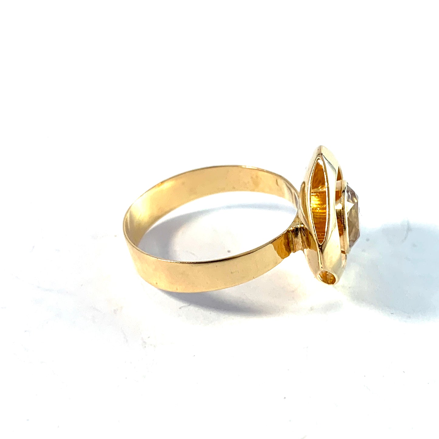 Bergman, Sweden 1960s. Vintage 18k Gold Rock Crystal Ring.