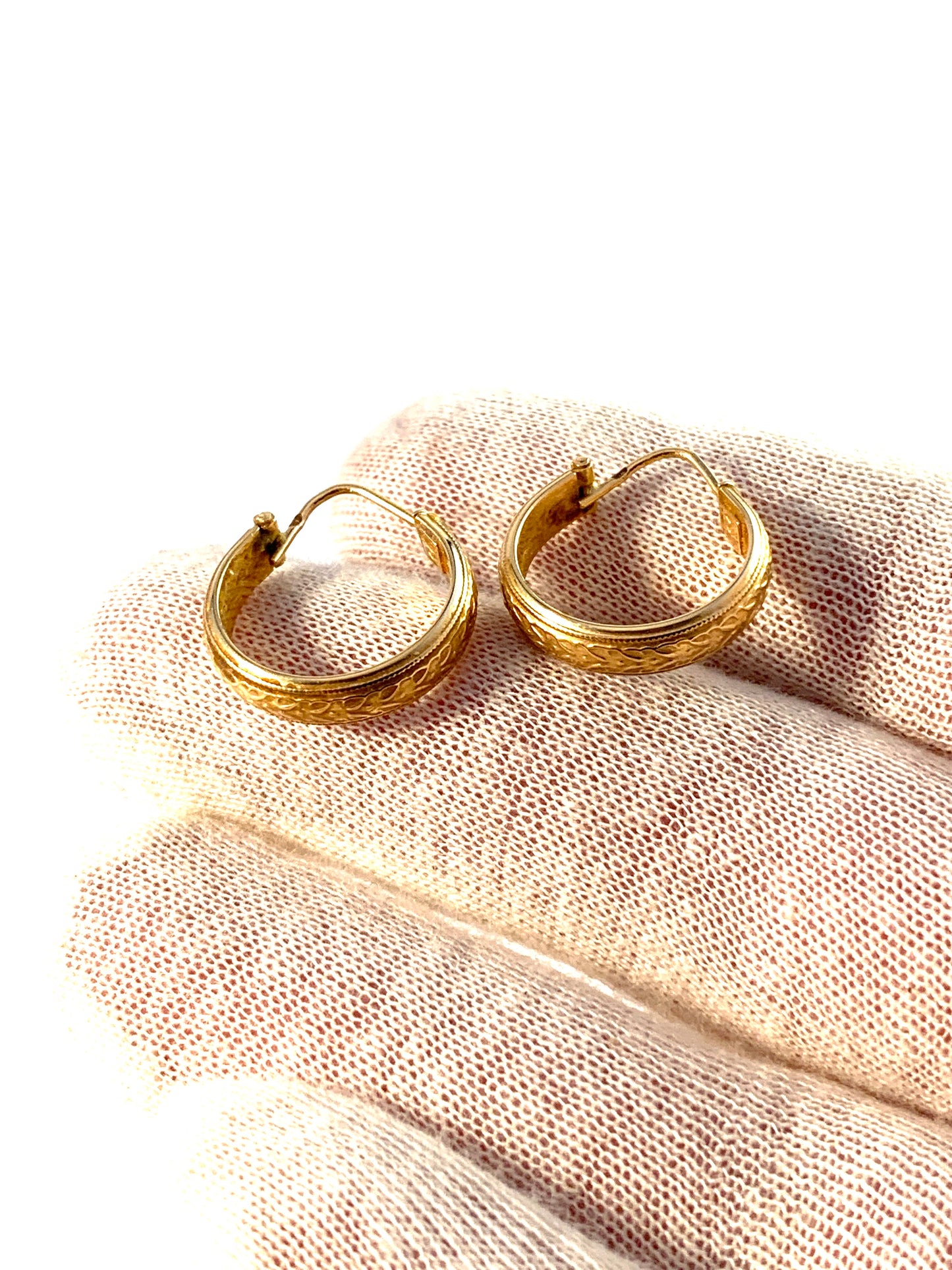 UNO A ERRE, Arezzo, Italy 1944-68 Mid Century 18k Gold Earrings.