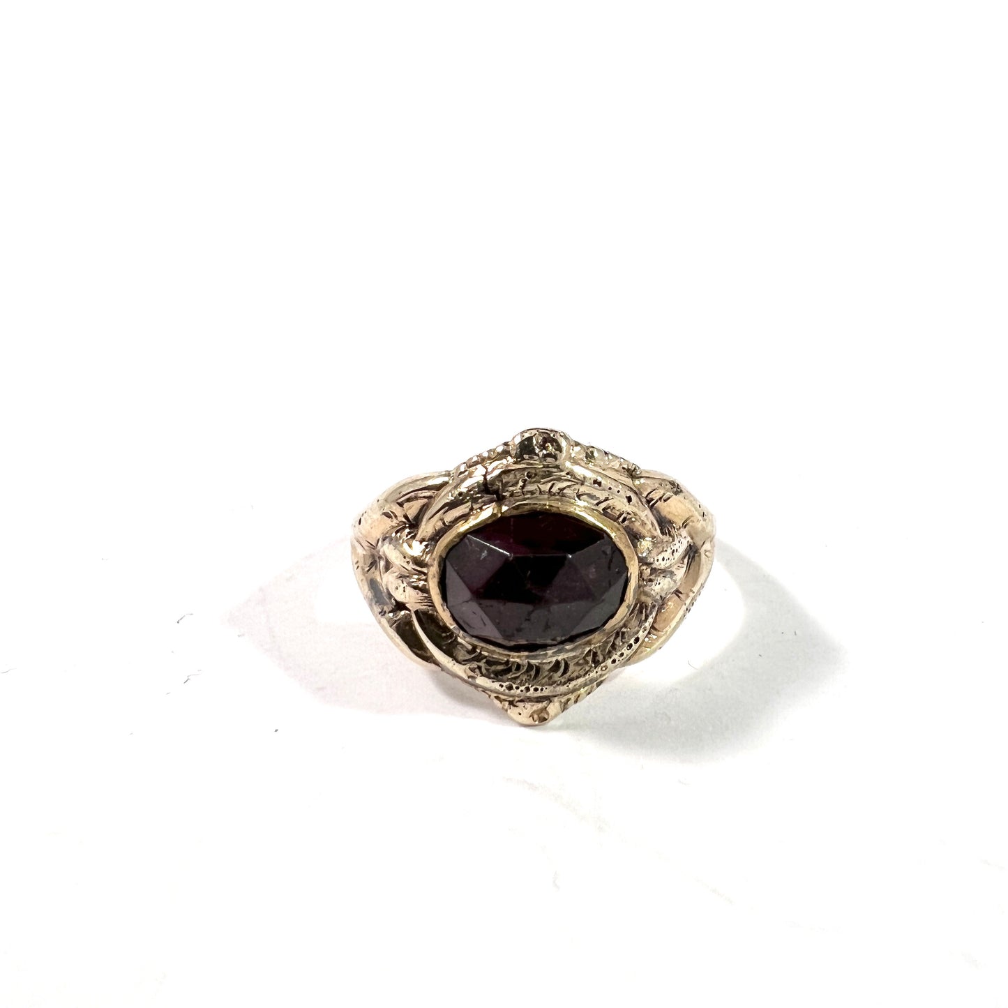 Sweden c 1850. Antique Victorian 18k Gold Garnet Ring.