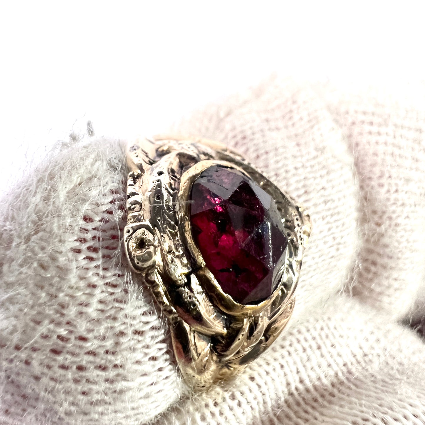 Sweden c 1850. Antique Victorian 18k Gold Garnet Ring.