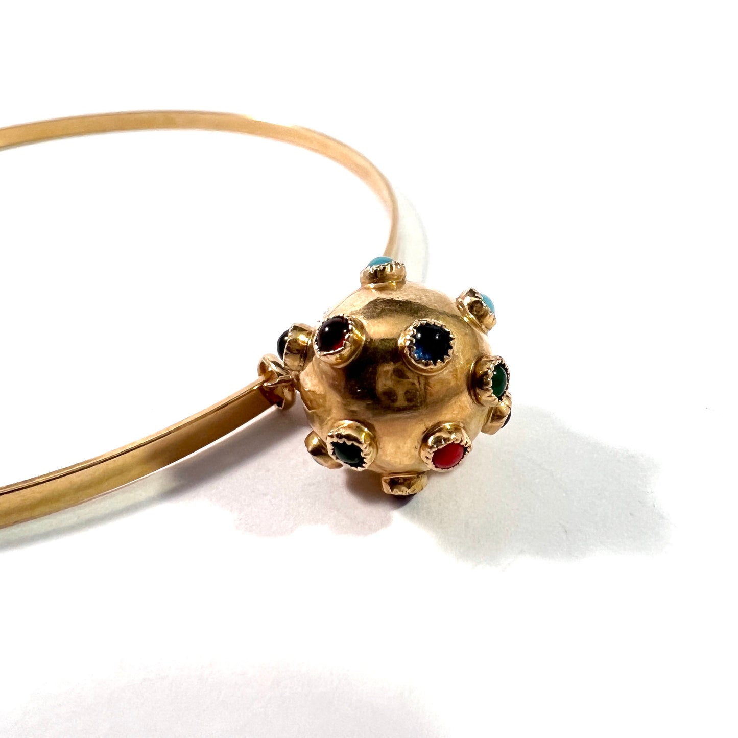 UNO A ERRE, Arezzo, Italy 1944-68. Vintage 18k Gold Sputnik Charm Bangle Bracelet.