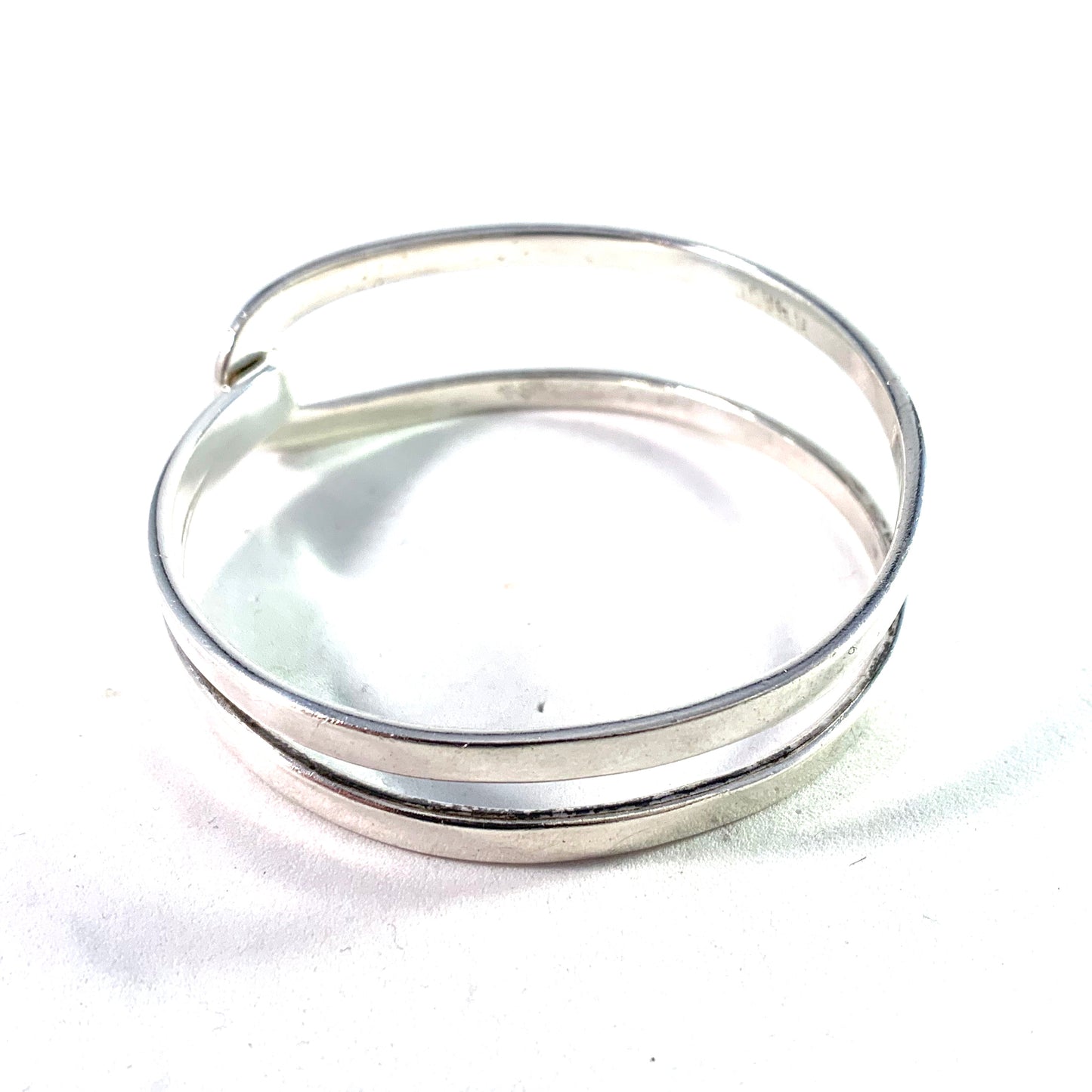 Anders Högberg, Gothenburg 1977 Sterling Silver Signed Bangle Bracelet.