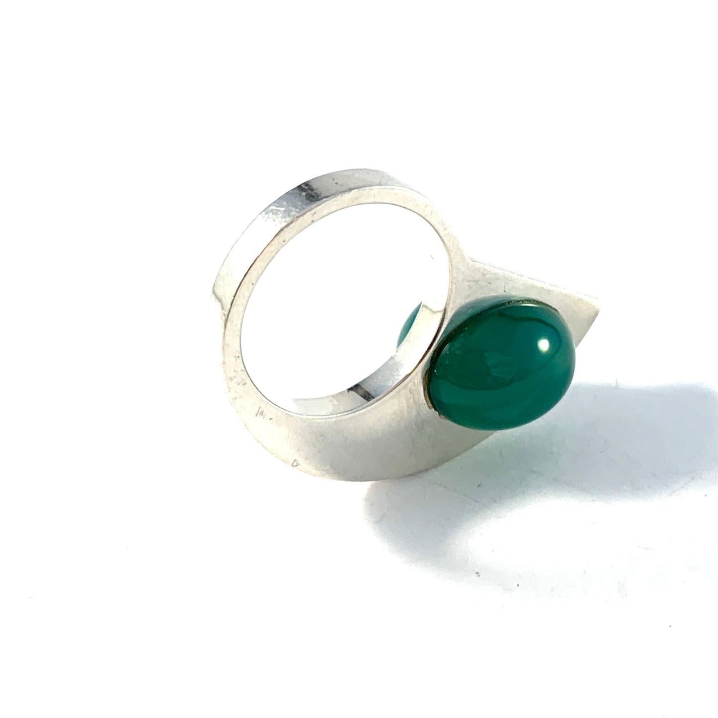 Rey Urban, Sweden 1973. Unique Sterling Silver Chrysoprase Ring. Signed.