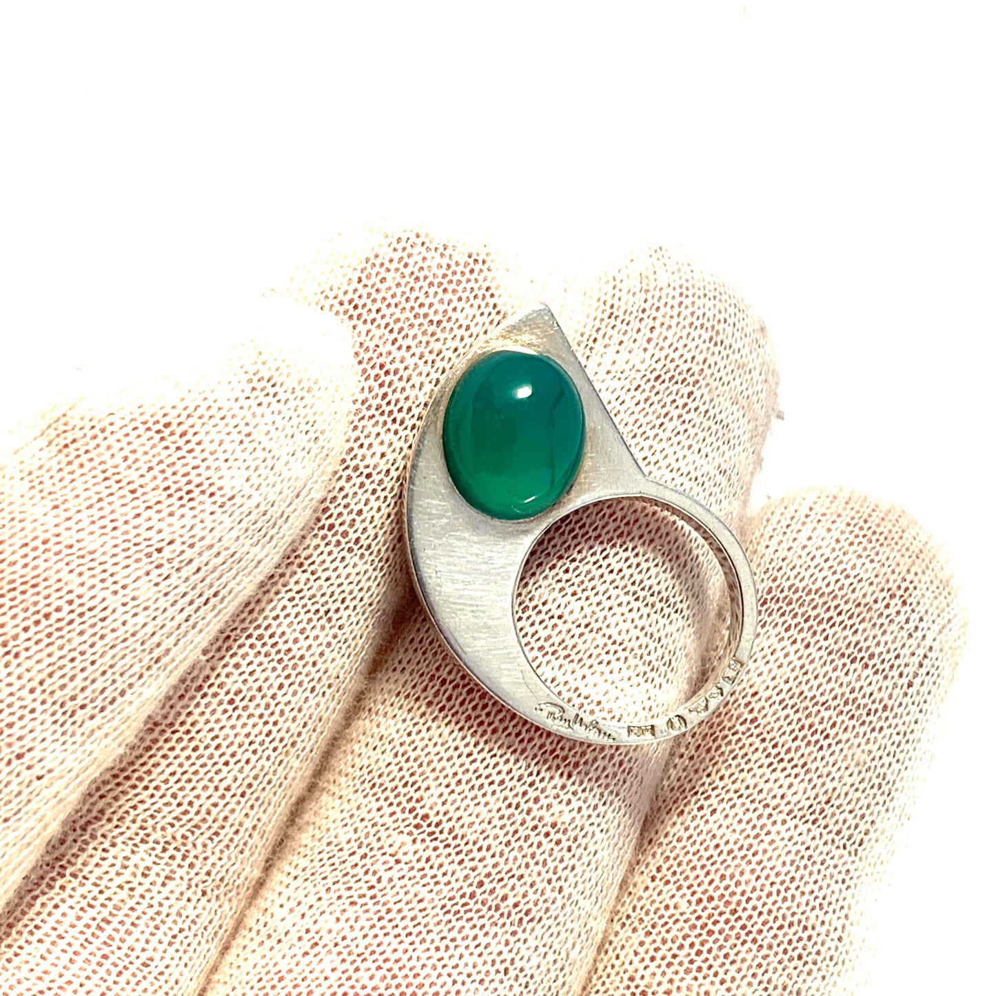 Rey Urban, Sweden 1973. Unique Sterling Silver Chrysoprase Ring. Signed.