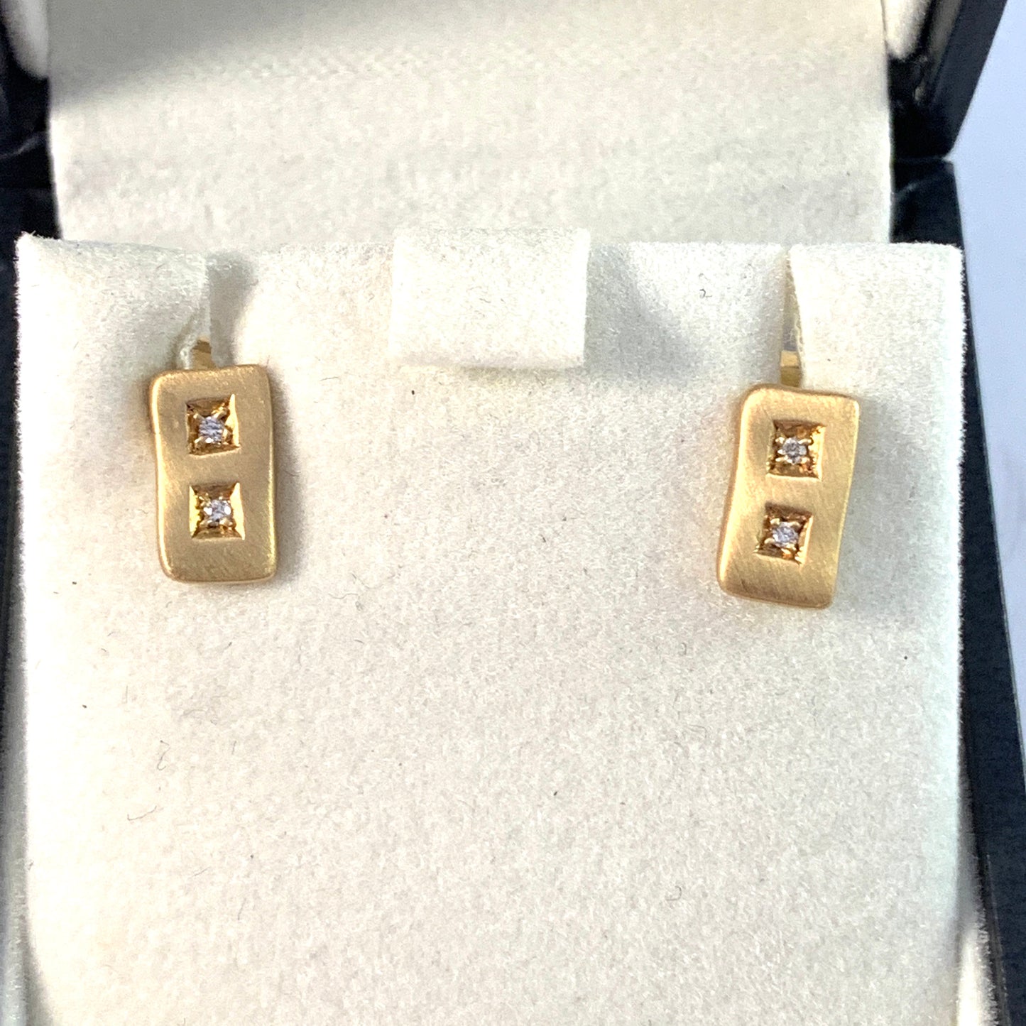 H Stern. Vintage 18k Gold Diamond Stud Earrings. Boxed.