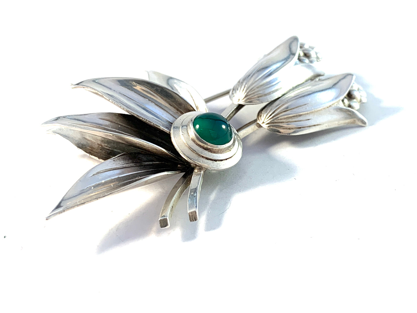 Kaplan, Sweden 1955. Large Vintage Sterling Silver Chrysoprase Flower Brooch