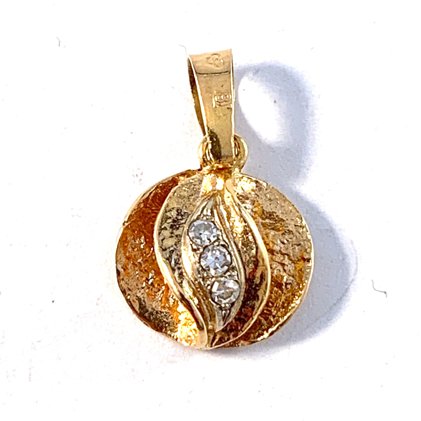 Theresia Hvorslev, Sweden 1979. Vintage 18k Gold Diamond Pendant. Signed.