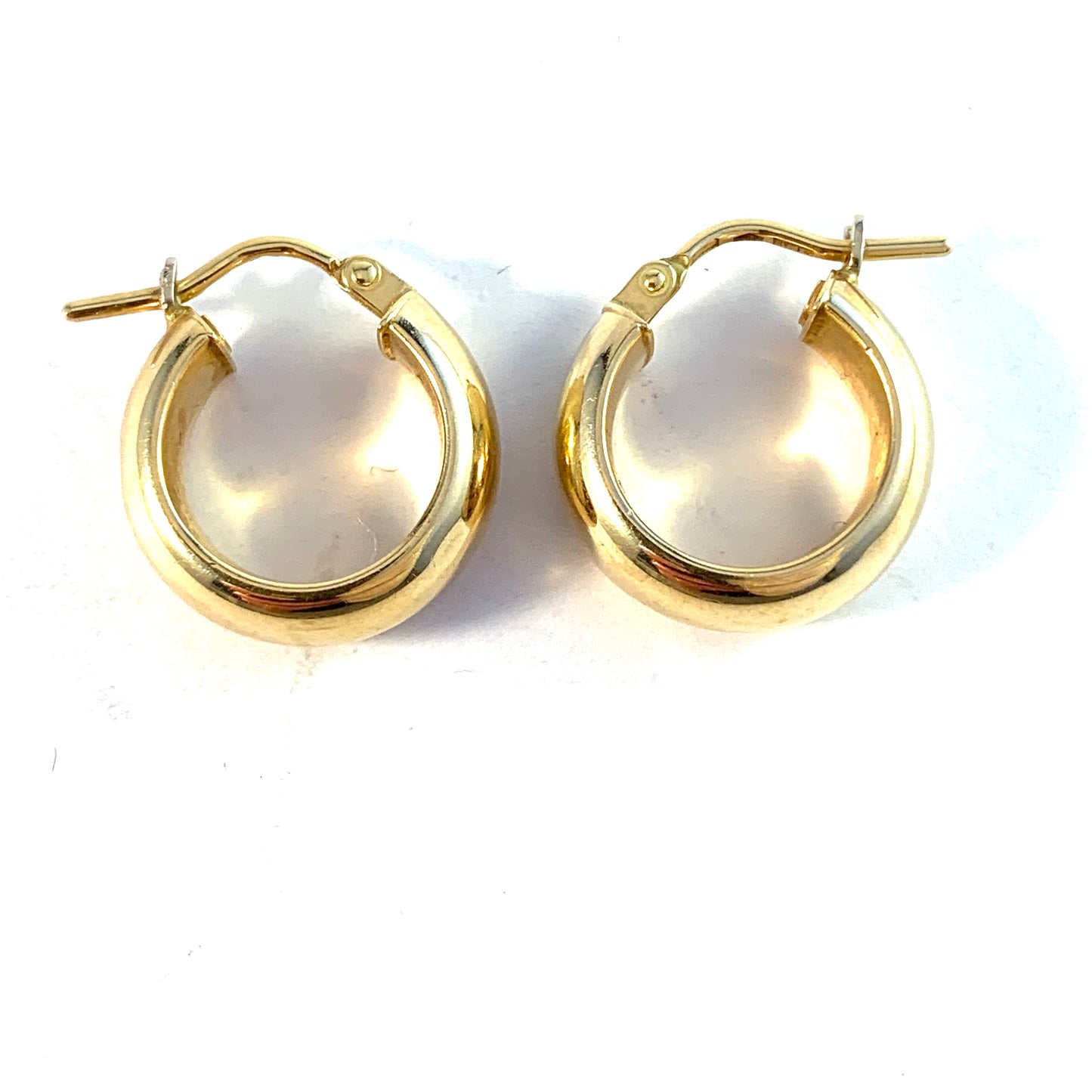 Uno A Erre, Arezzo Italy. Vintage 18k Gold Earrings.