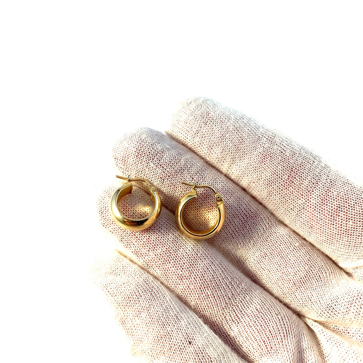 Uno A Erre, Arezzo Italy. Vintage 18k Gold Earrings.