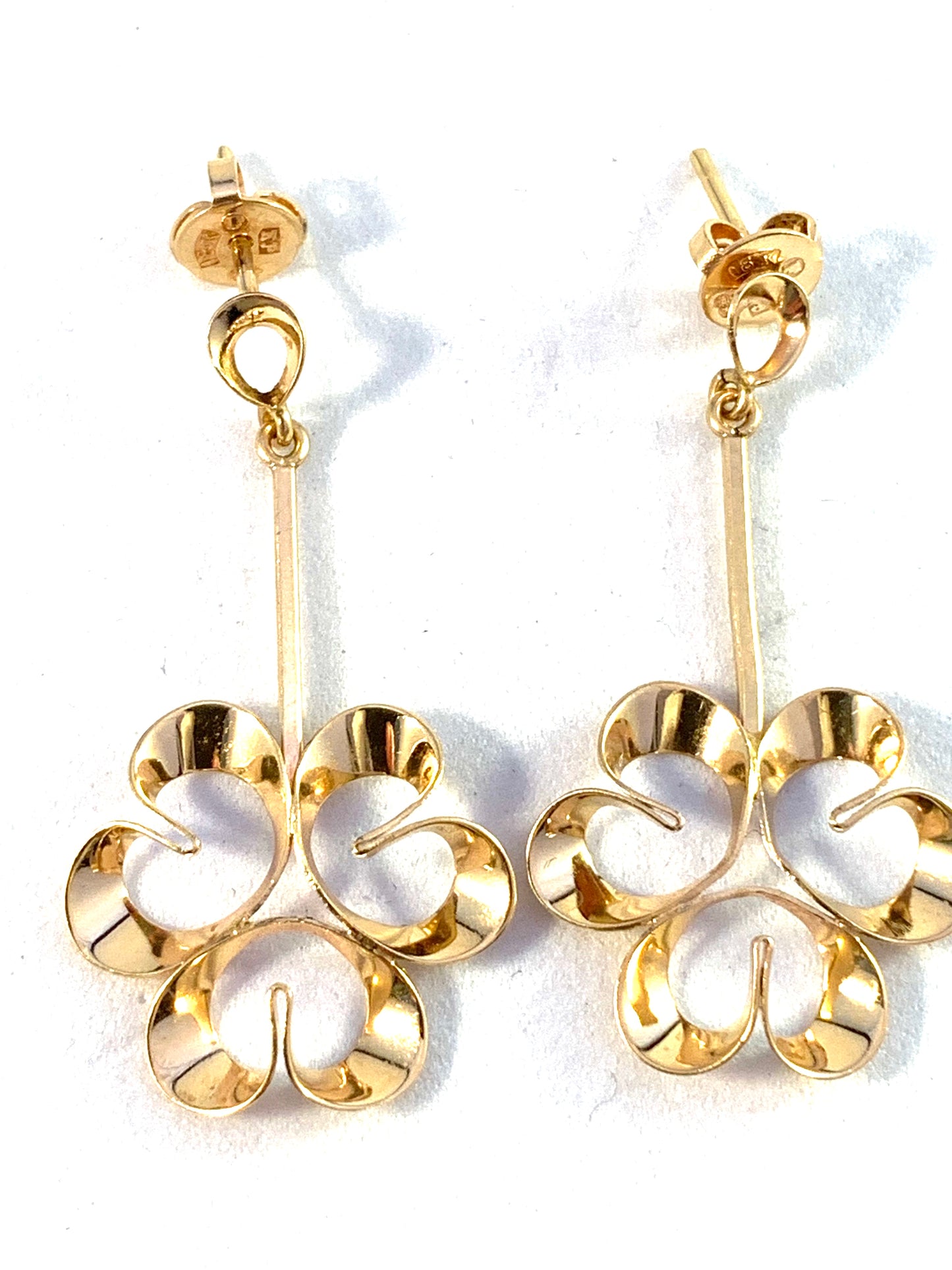 Alton, Sweden Vintage Modernist 18k Gold Dangle Earrings.