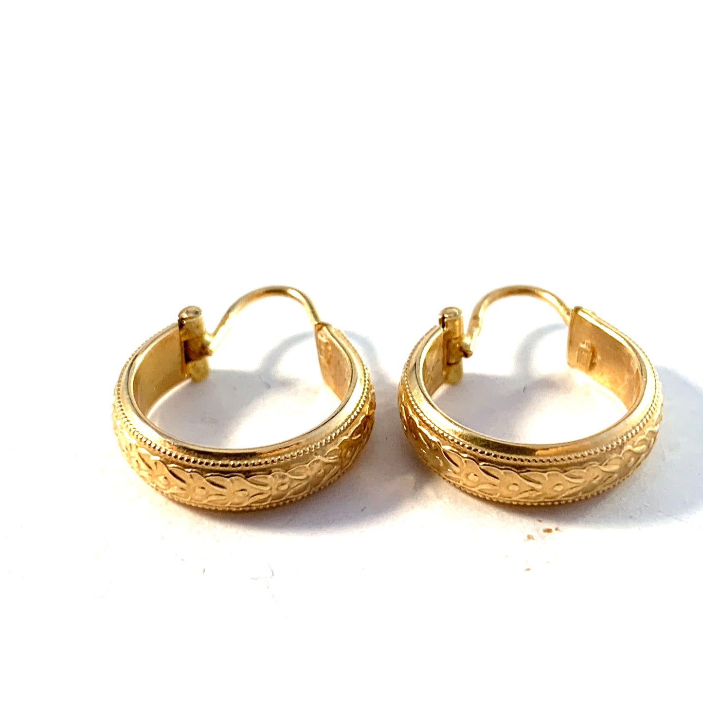 Vintage Mid Century 18k Gold Earrings.