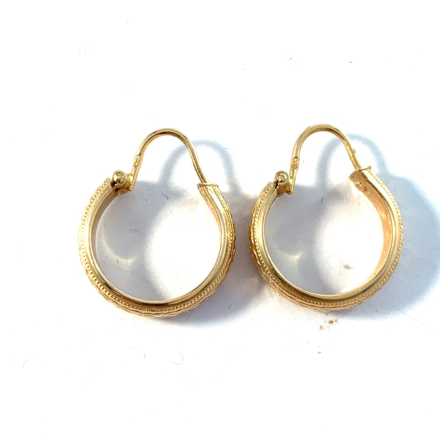 Vintage Mid Century 18k Gold Earrings.