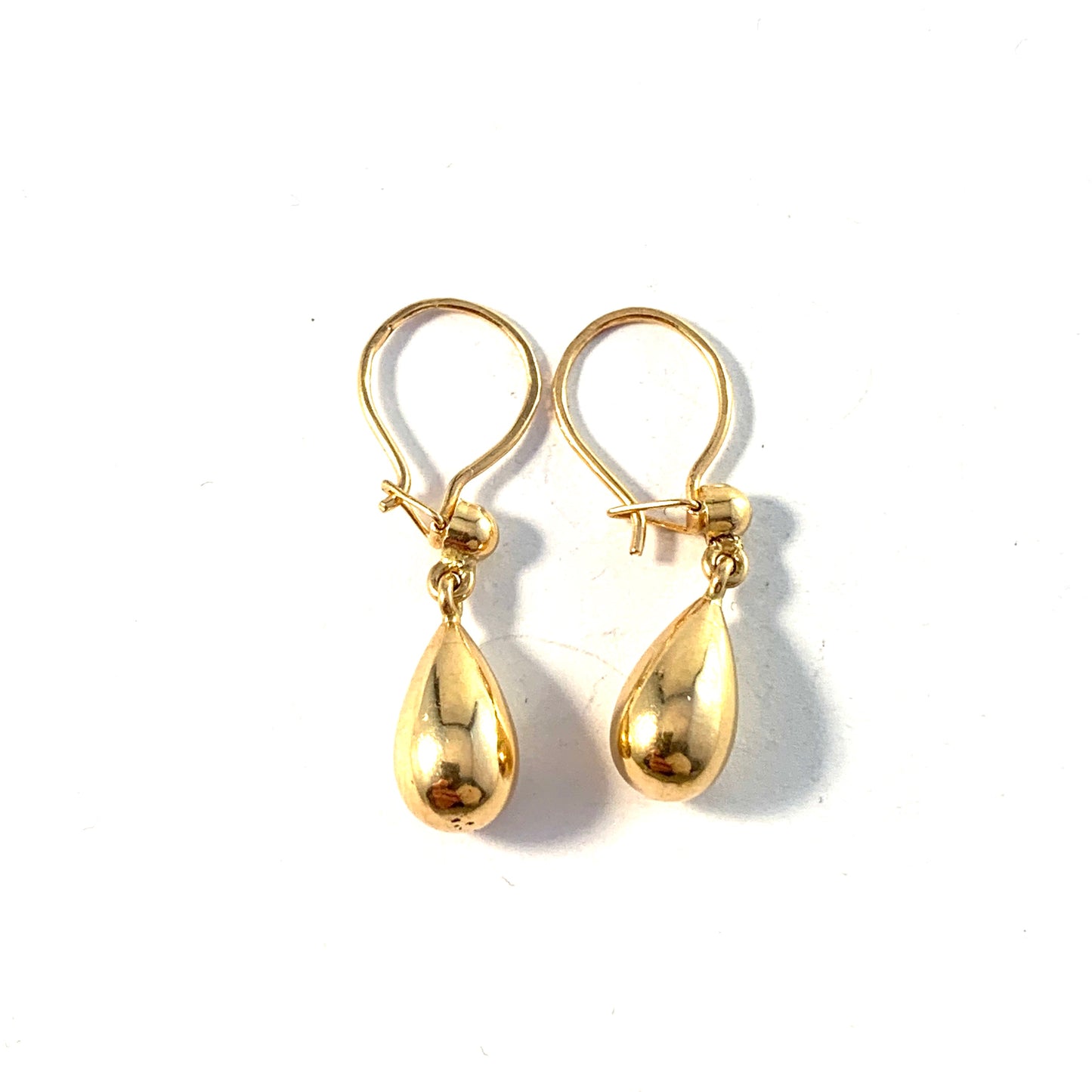 Guldvaruhuset, Sweden 1956. Vintage 18k Gold Drop Earrings.