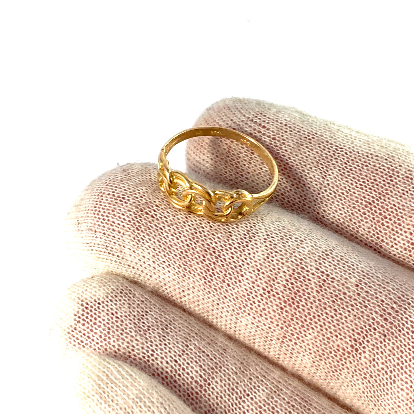 Hedberg, Sweden c 1970s. Vintage 18k Gold Bismarck Ring.