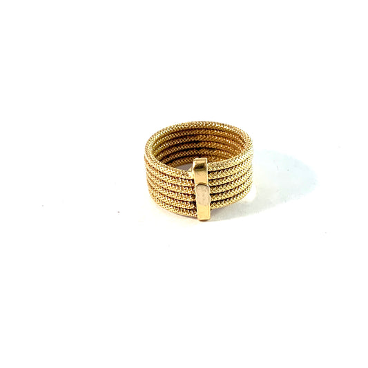 Uno A Erre, Arezzo, Italy. Vintage 18k Gold Rope Ring.