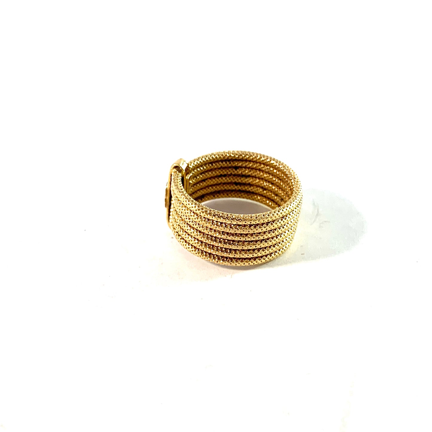 Uno A Erre, Arezzo, Italy. Vintage 18k Gold Rope Ring.