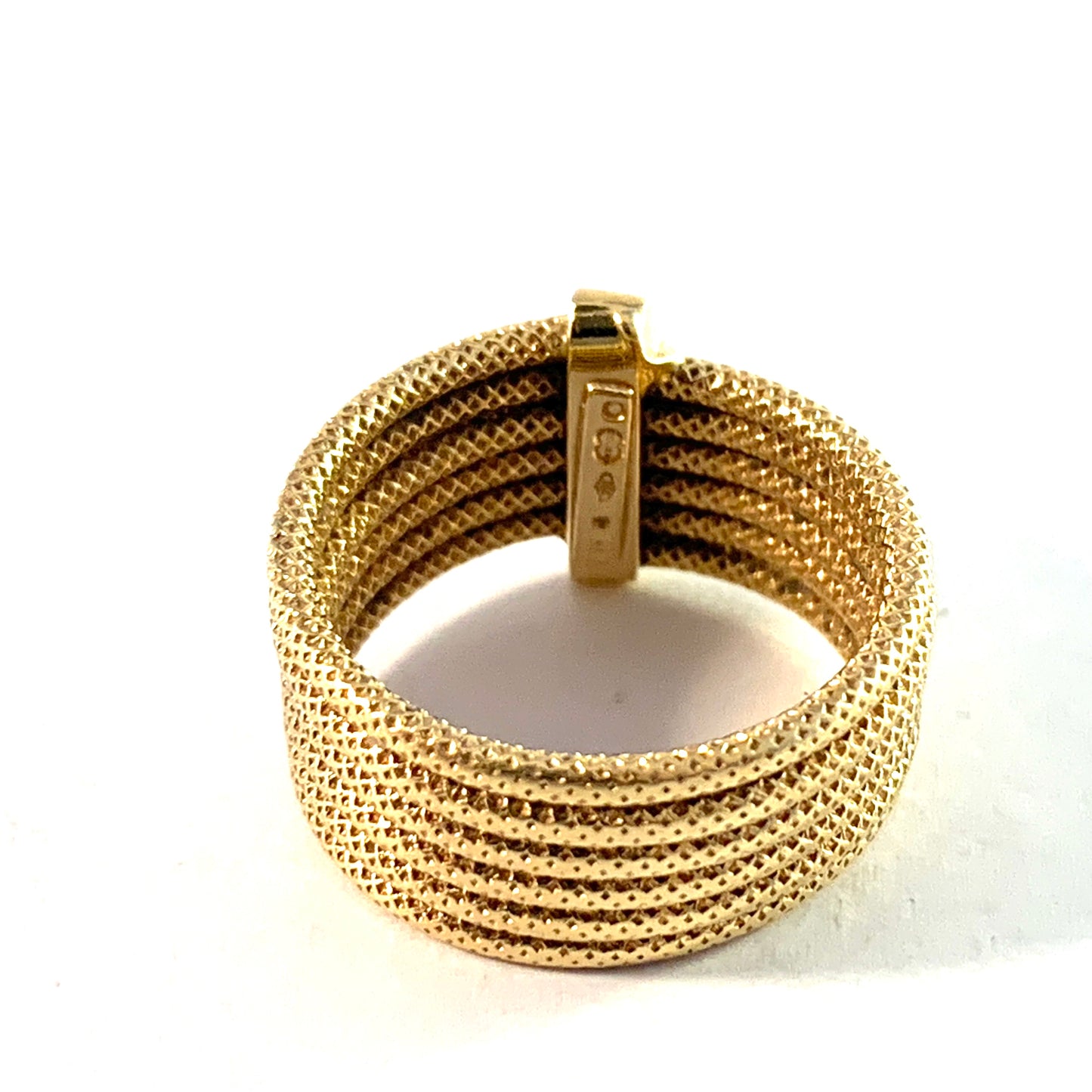 Uno A Erre, Arezzo, Italy. Vintage 18k Gold Rope Ring.