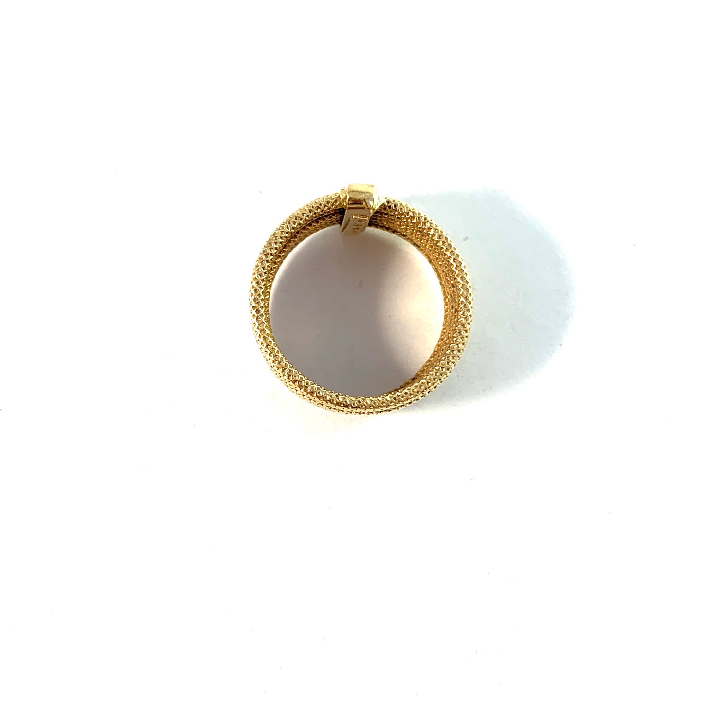 Uno A Erre, Arezzo, Italy. Vintage 18k Gold Rope Ring.