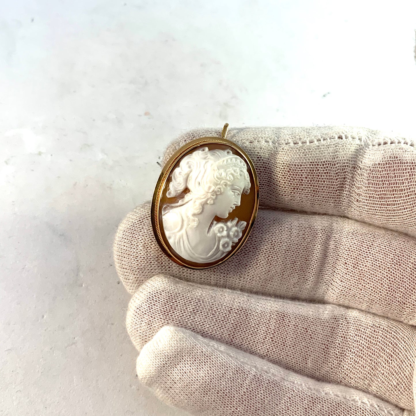 Naples, Italy Vintage 18k Gold Cameo Brooch Pendant.