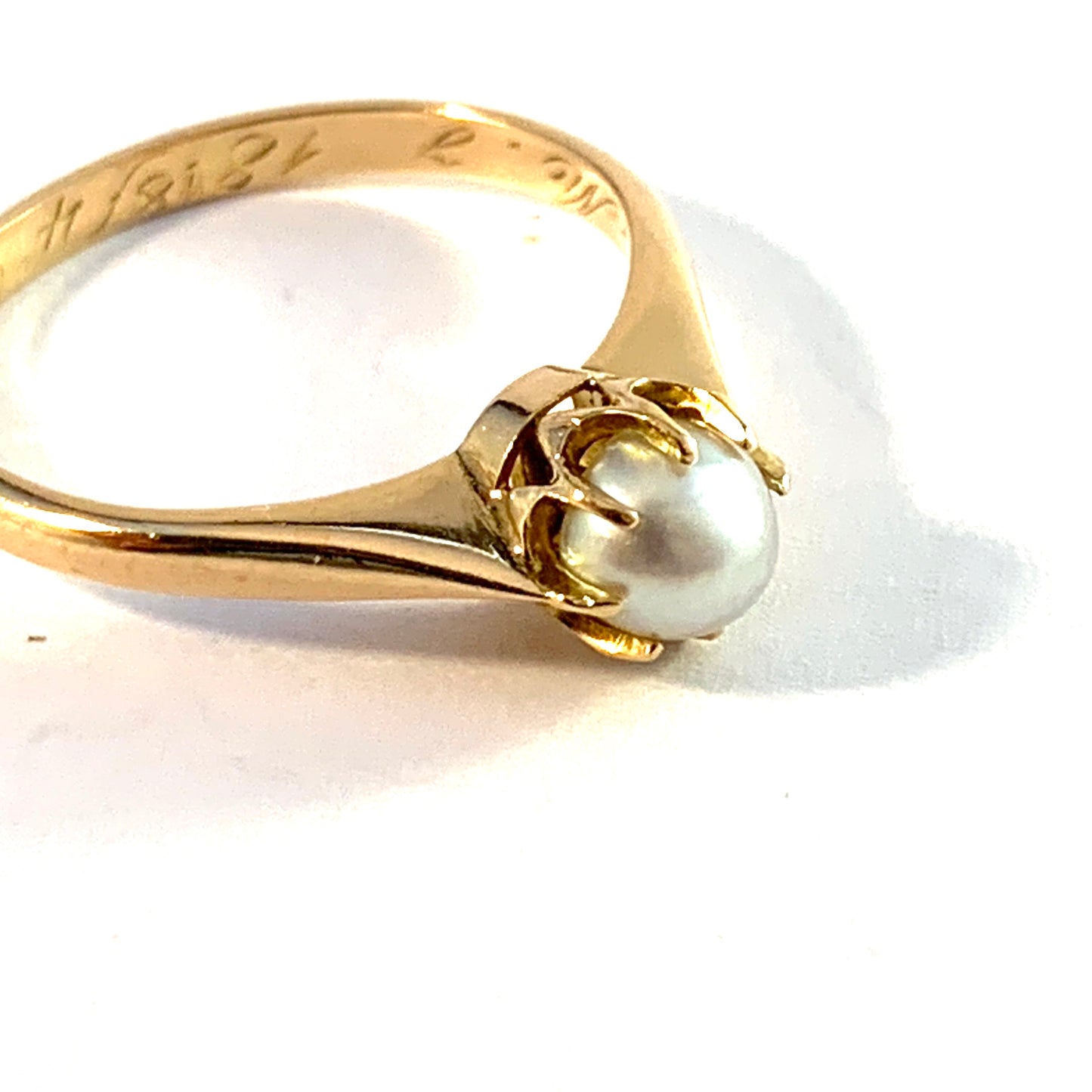 J Petterson, Sweden year 1941. Vintage War-Time 18k Gold Cultured Pearl Ring.