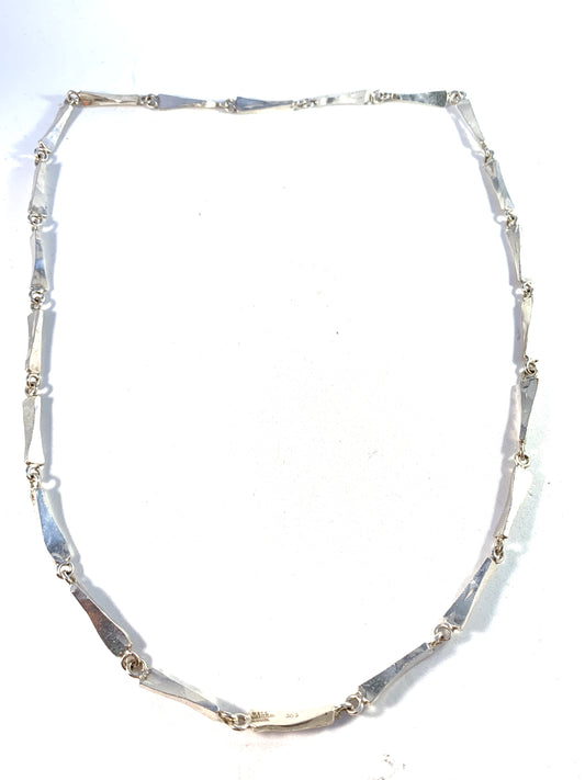 Horsens Solvvarefabrikk, Denmark 1960s Design no 202 Sterling Silver Necklace.