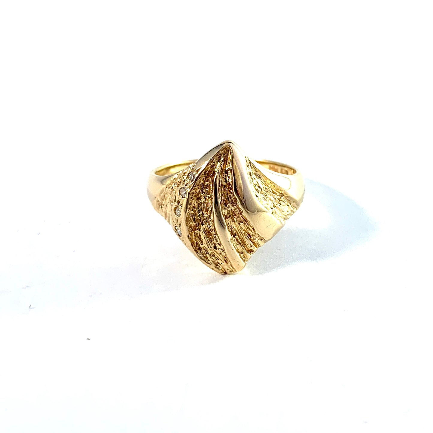 Bengt Hallberg, Sweden. Vintage 18k Gold Diamond Ring.