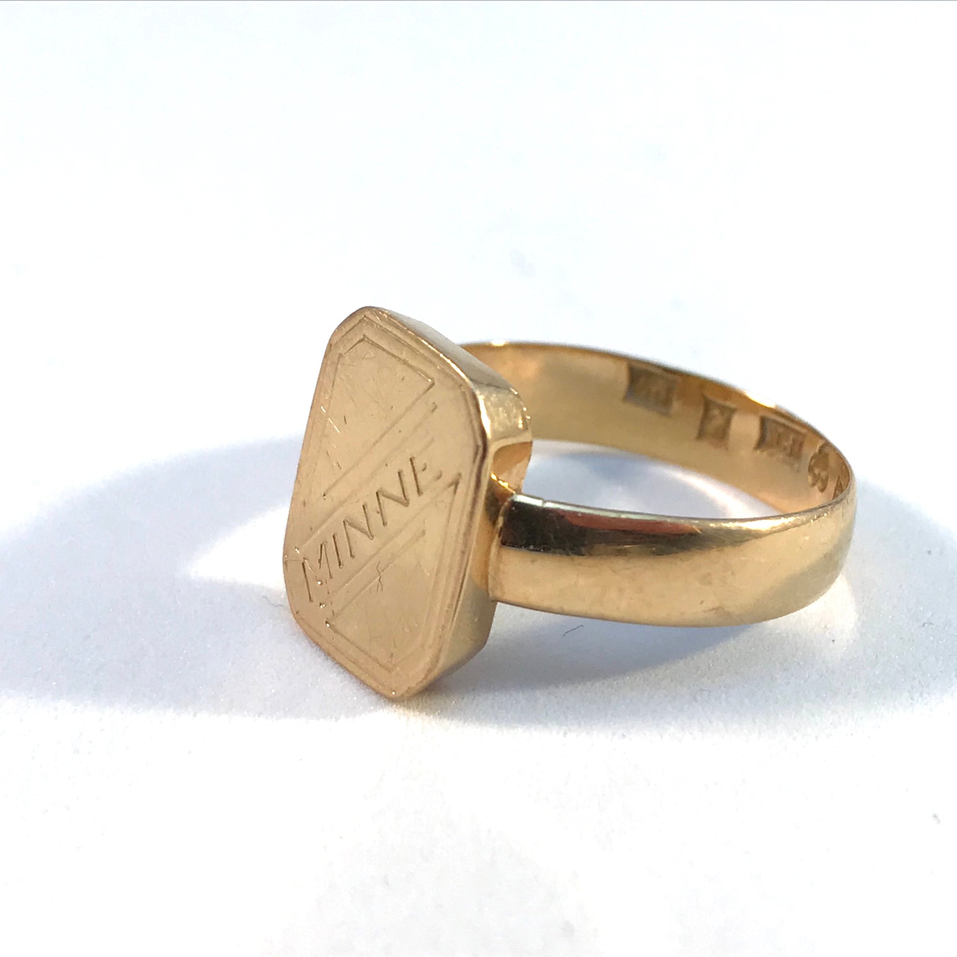 Antique gold memory ring