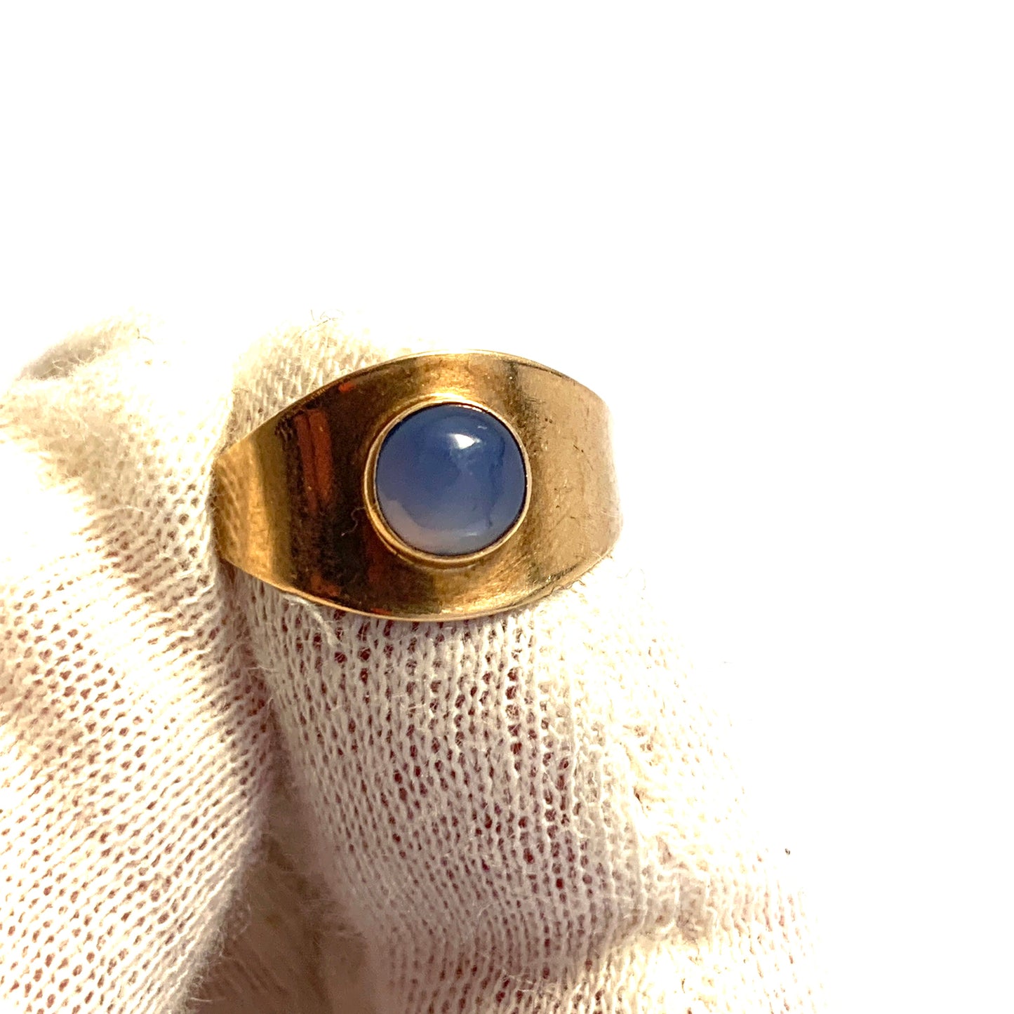 Ceson, Sweden year 1961. Vintage 18k Gold Chalcedony Ring.