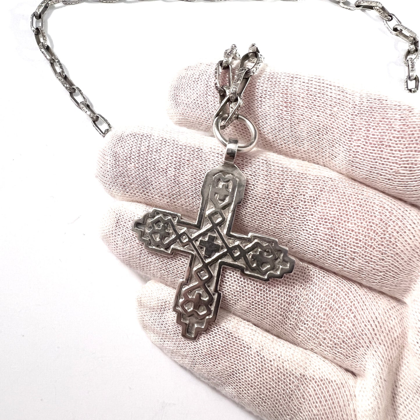 H.Kaksonen for Kalevala Koru, Finland 1943. War-Time Solid Silver Cross Pendant Necklace.
