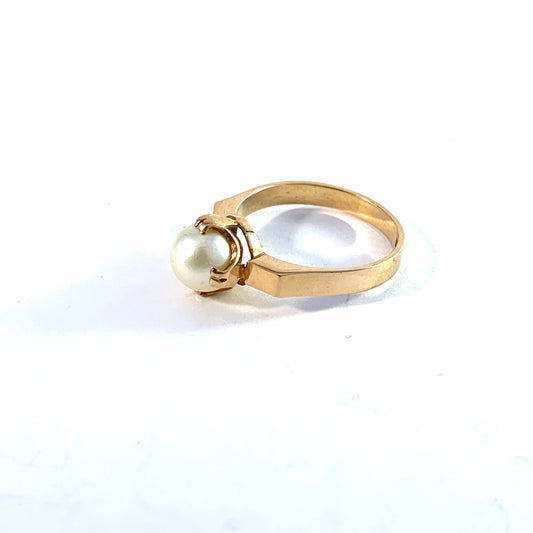 Svedbom, Sweden 1965. Vintage 18k Gold Cultured Pearl Ring.