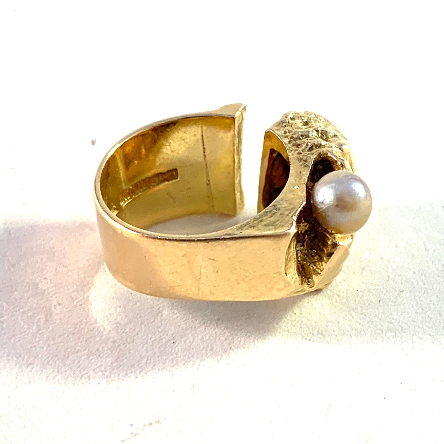 Björn Weckström Lapponia Finland 1970 Design Ukkoshelmi 18k Gold Cultured Pearl Ring.