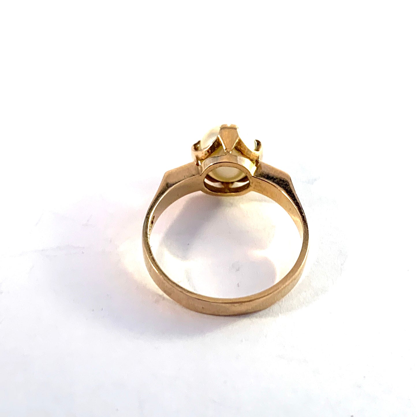 Svedbom, Sweden 1965. Vintage 18k Gold Cultured Pearl Ring.