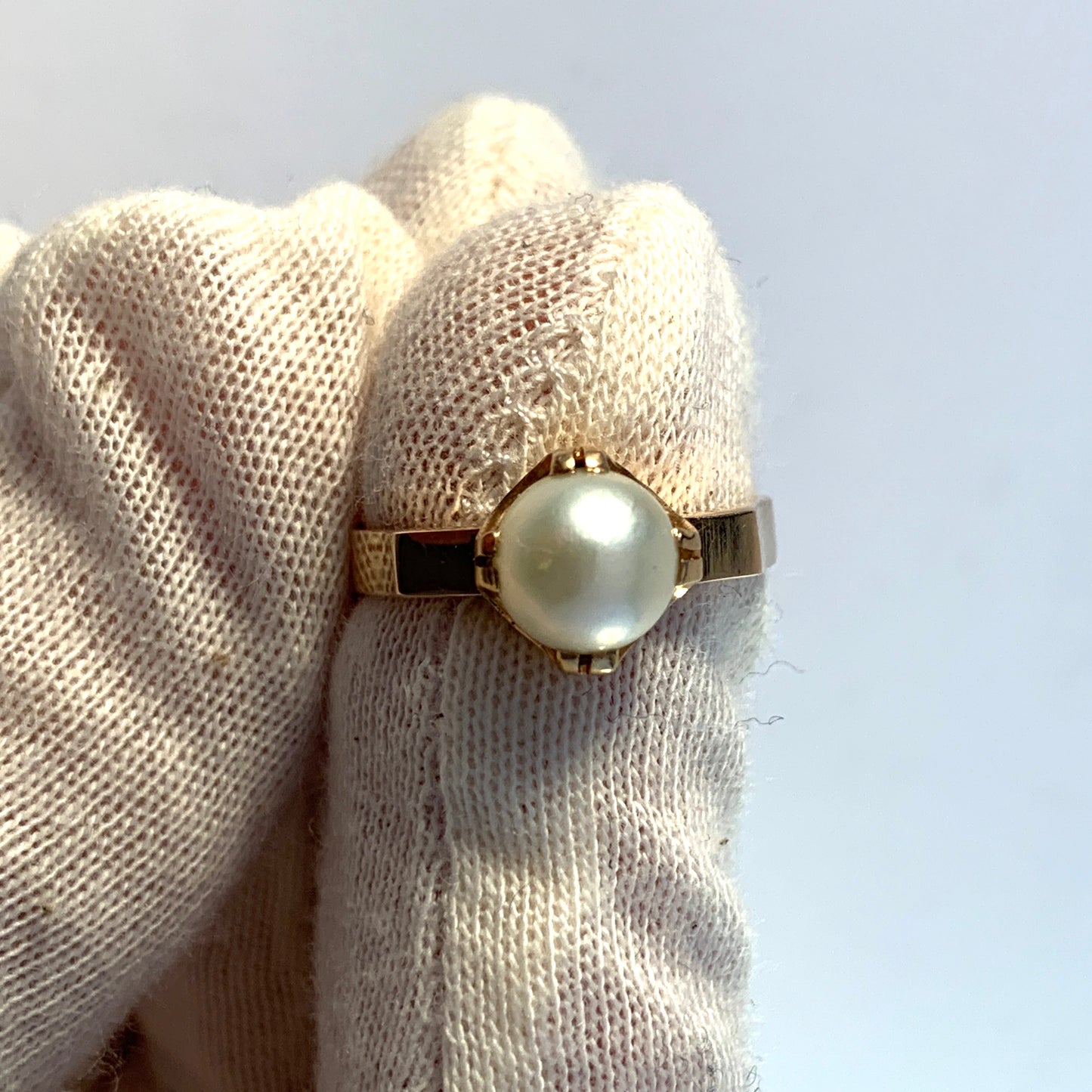 Svedbom, Sweden 1965. Vintage 18k Gold Cultured Pearl Ring.