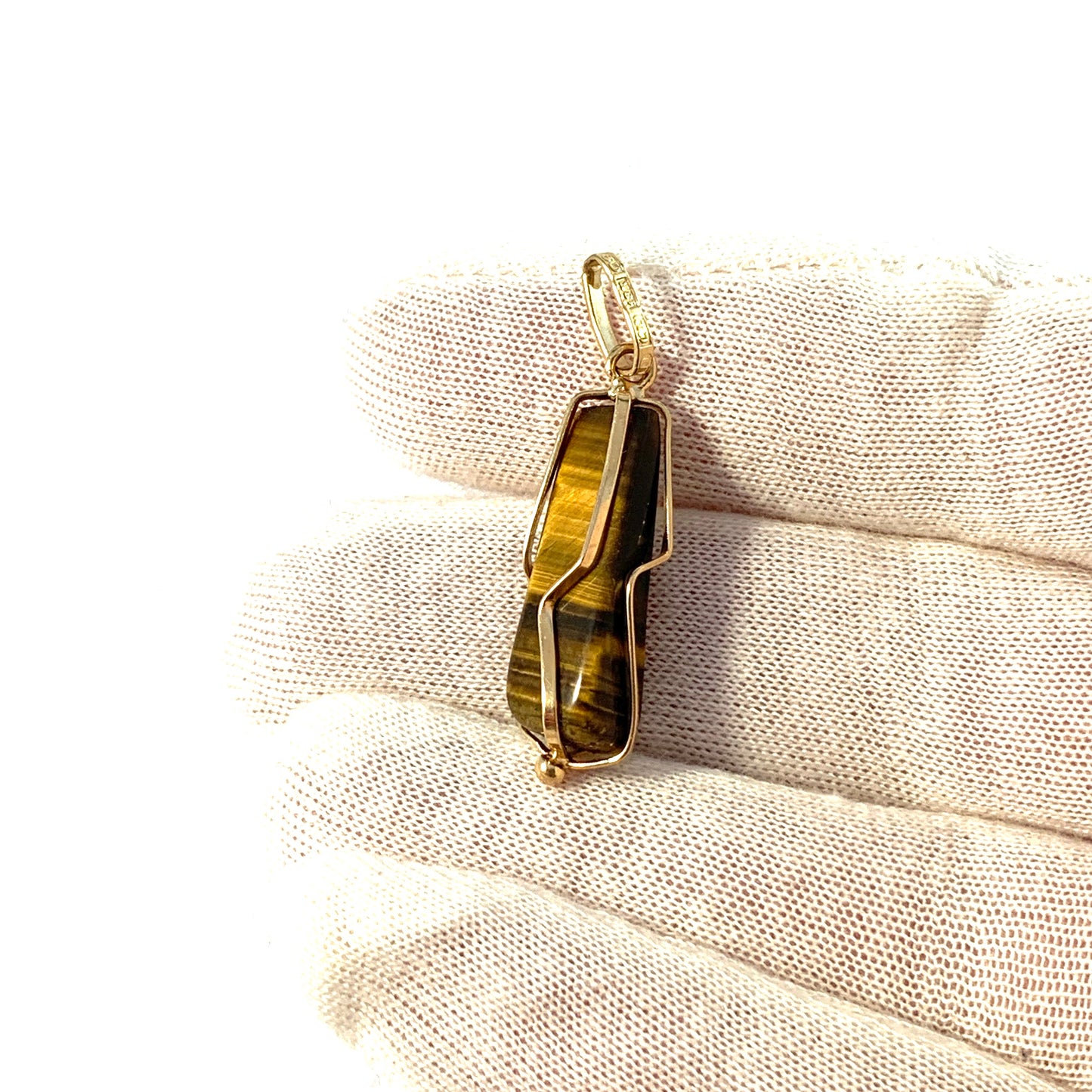 Umeå, Sweden year 1953. Vintage 18k Gold Tiger Eye Pendant.