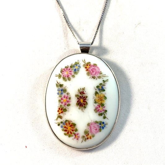 A Nilsson, father of Wiwen Nilsson, Sweden year 1916 Silver Painted Porcelain Pendant.