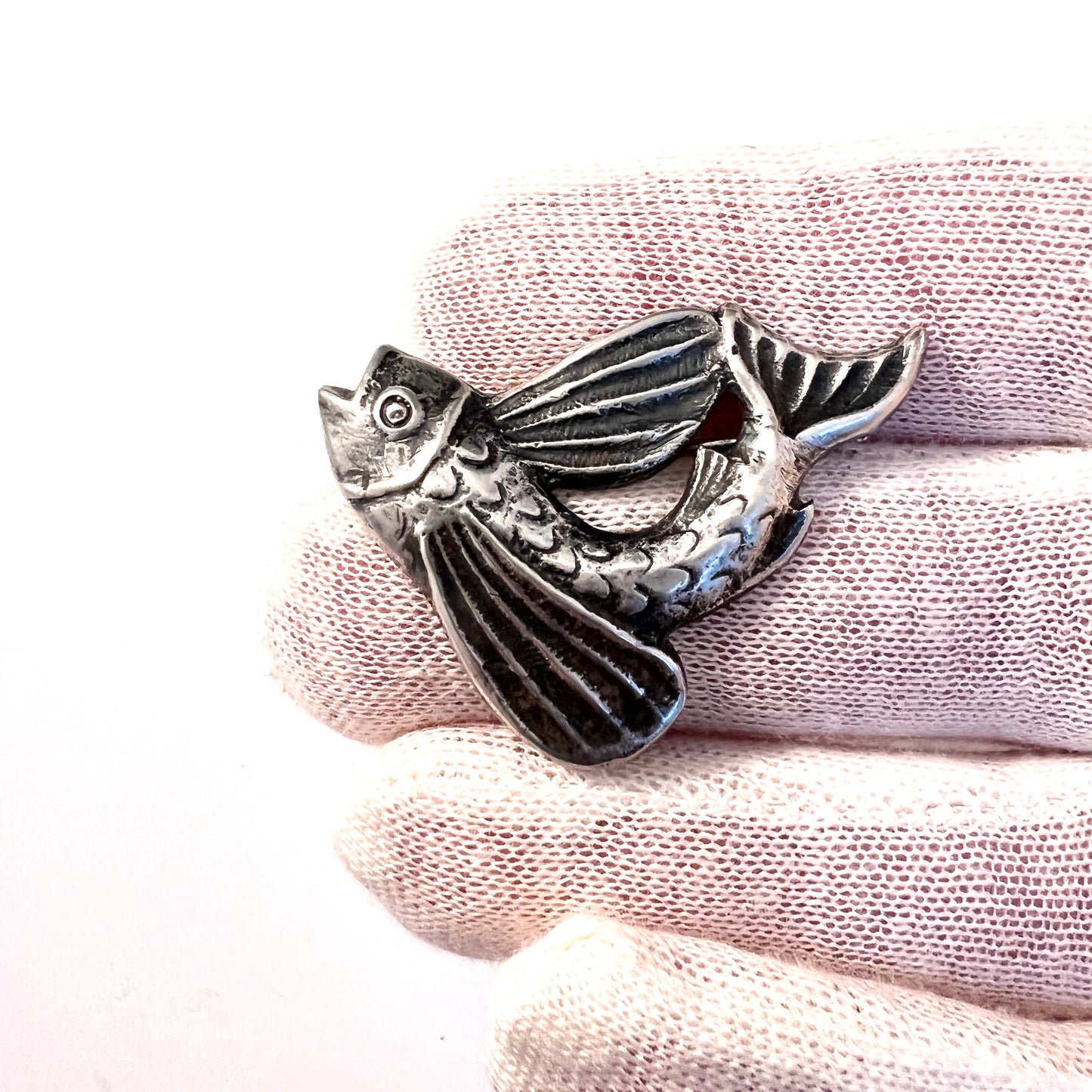 Kultajalostamo Oy, Finland 1946. Vintage Solid Silver Fish Brooch.