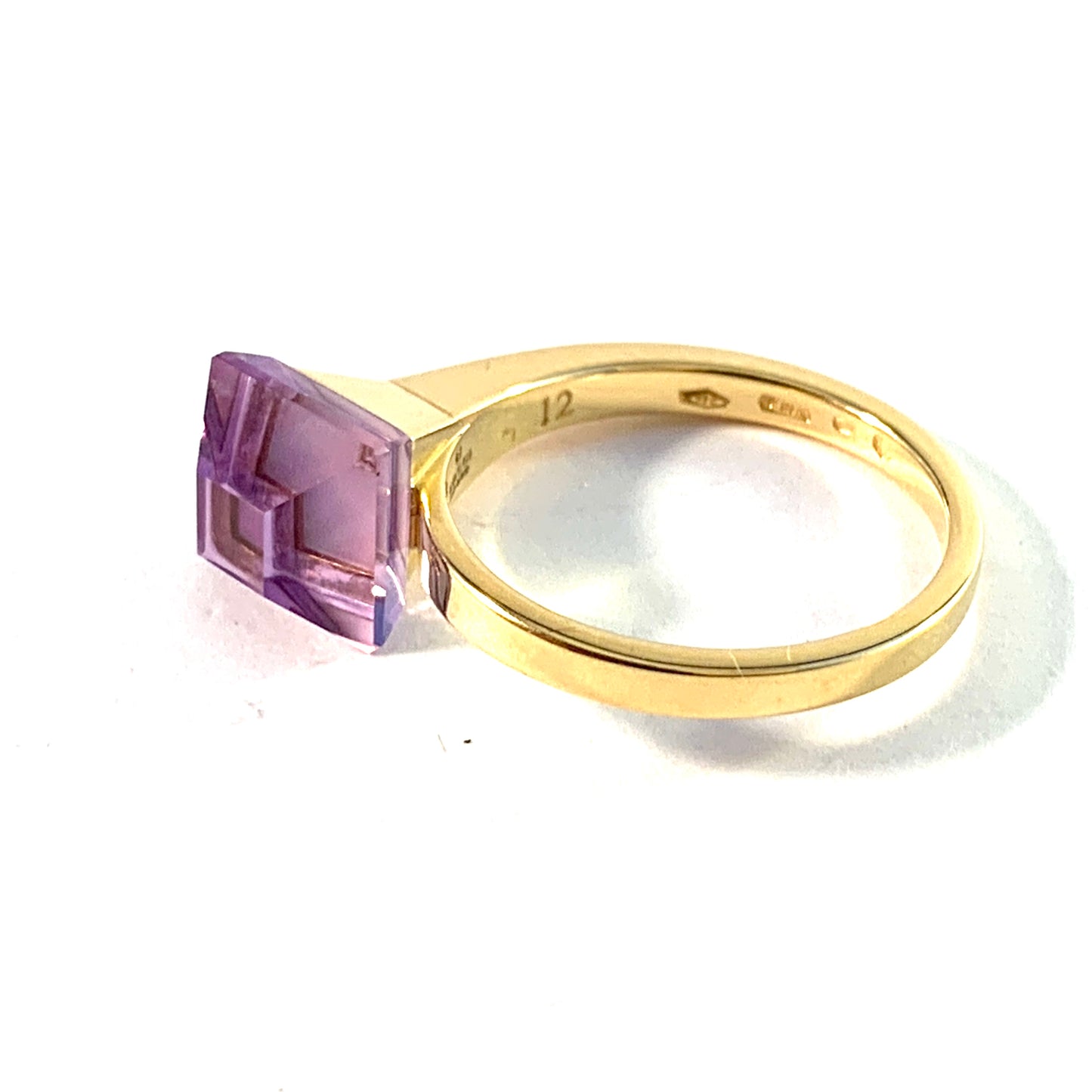 GUCCI, Design Chiodo. 18k Gold Amethyst Ring. Boxed.