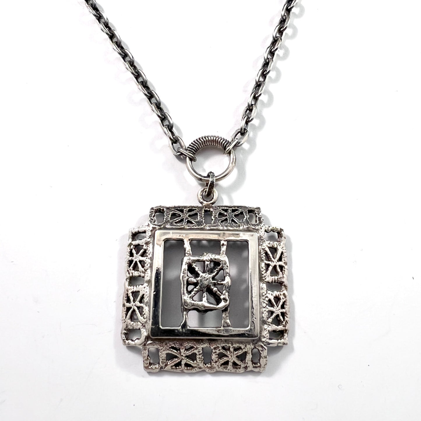 Pentti Sarpaneva for Torun Hopea Finland 1973. Vintage Silver Pendant Necklace. Signed