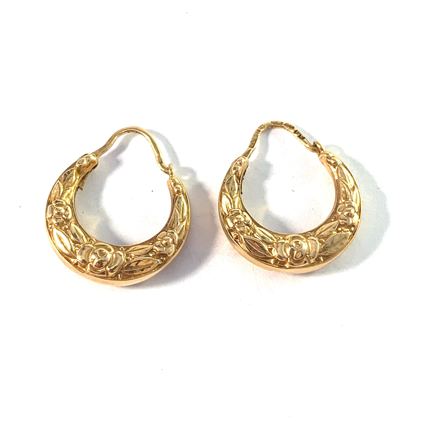 G Dahlgren, Sweden 1958. Mid Century 18k Gold Flower Earrings.