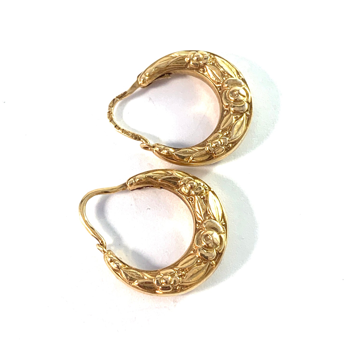 G Dahlgren, Sweden 1958. Mid Century 18k Gold Flower Earrings.