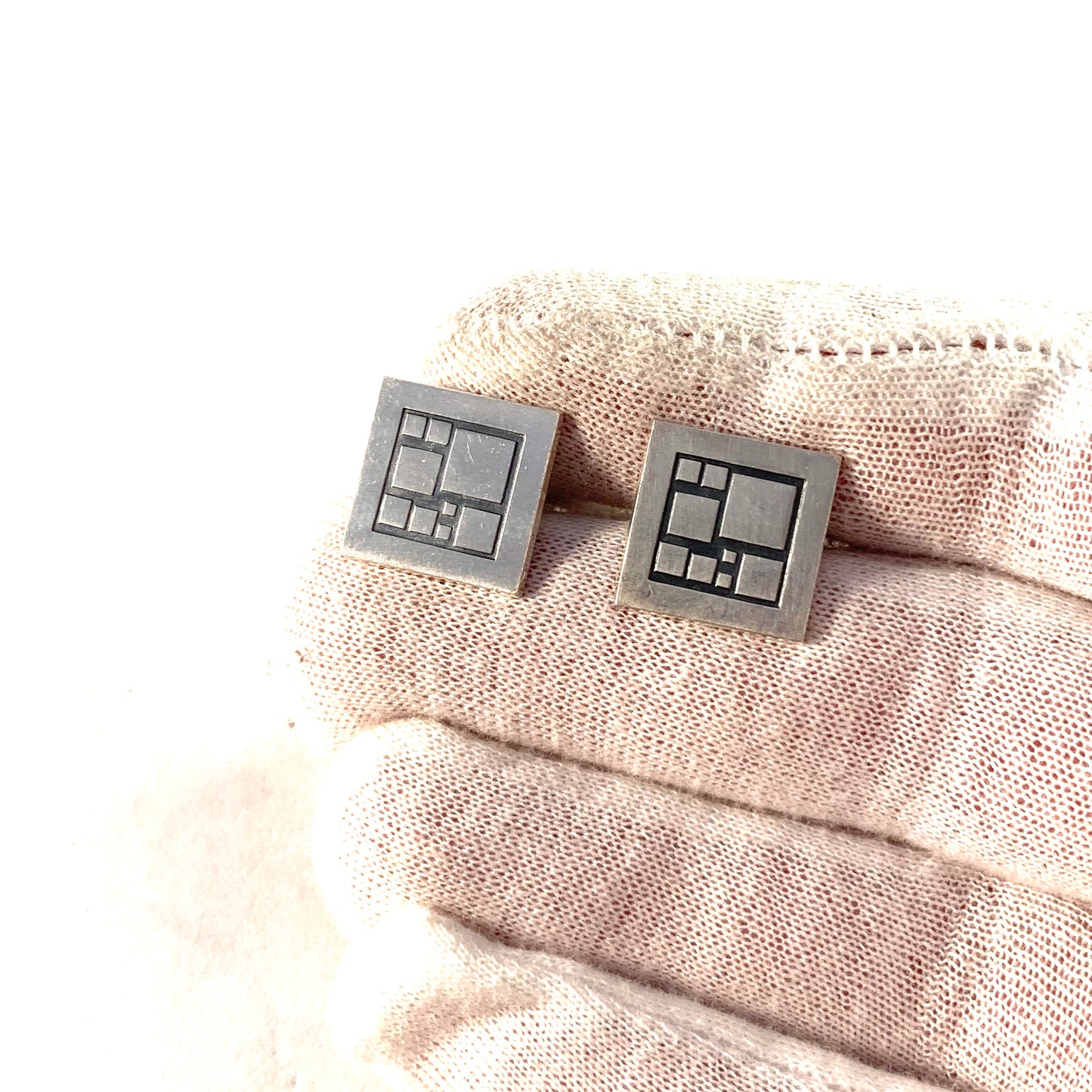 Elis Kauppi, Kupittaan Kulta Finland 1964 Modernist Solid 813 Silver Pair of Cufflinks.