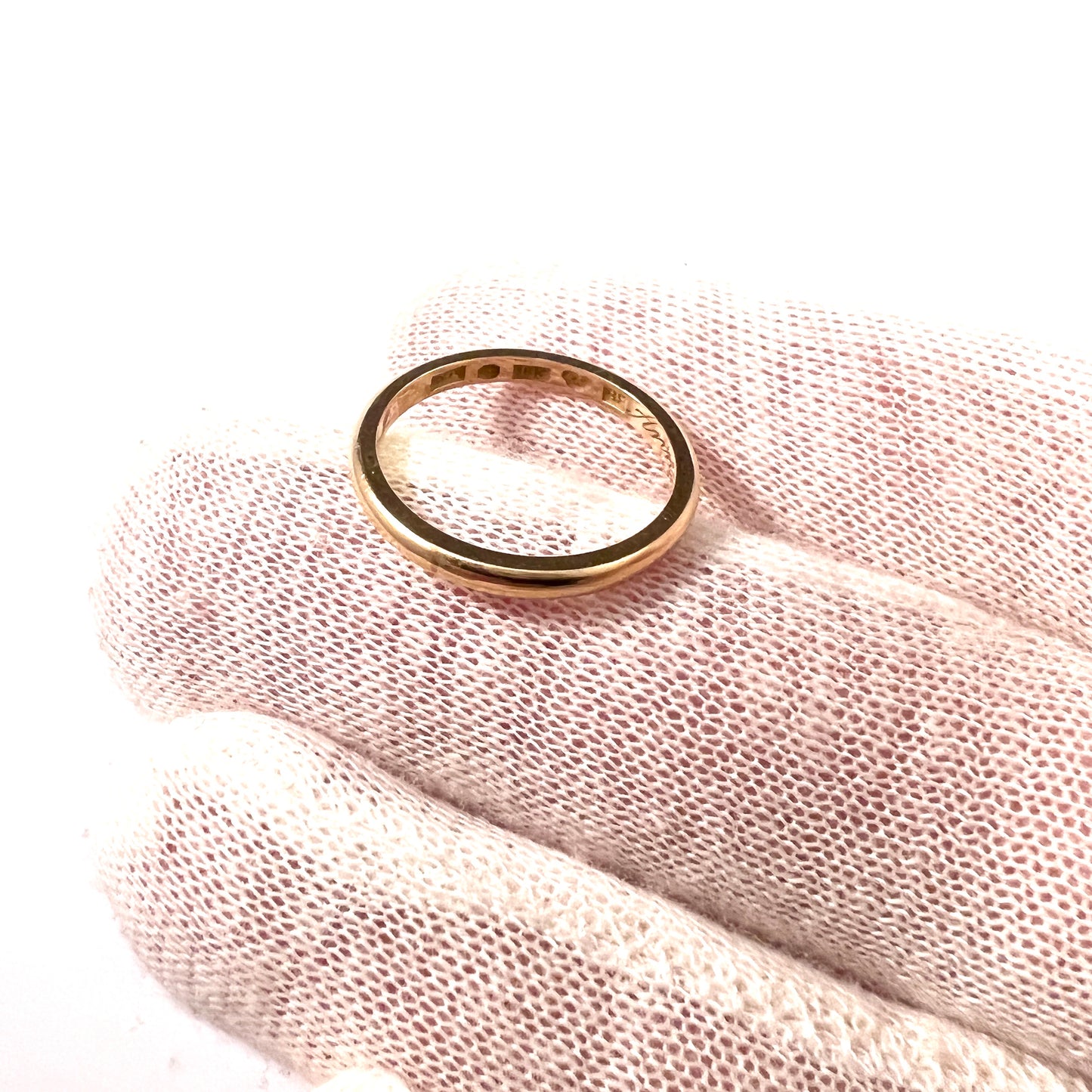 Nordiska Juvelaktiebolaget, Sweden 1952. Vintage 18k Gold Wedding Band Ring.