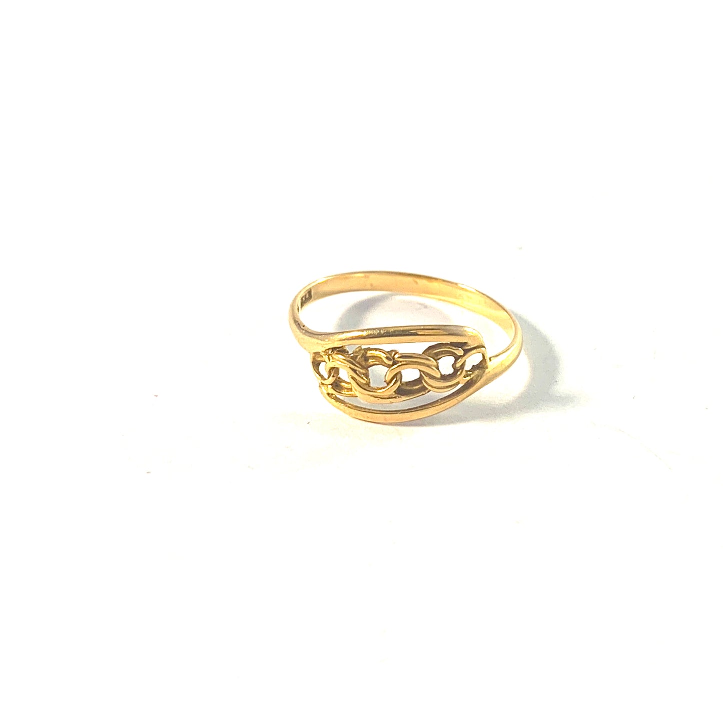 JRA, Sweden. Vintage 18k Gold Bismarck Ring.
